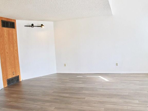 3rd image of 35 Ironweed Dr