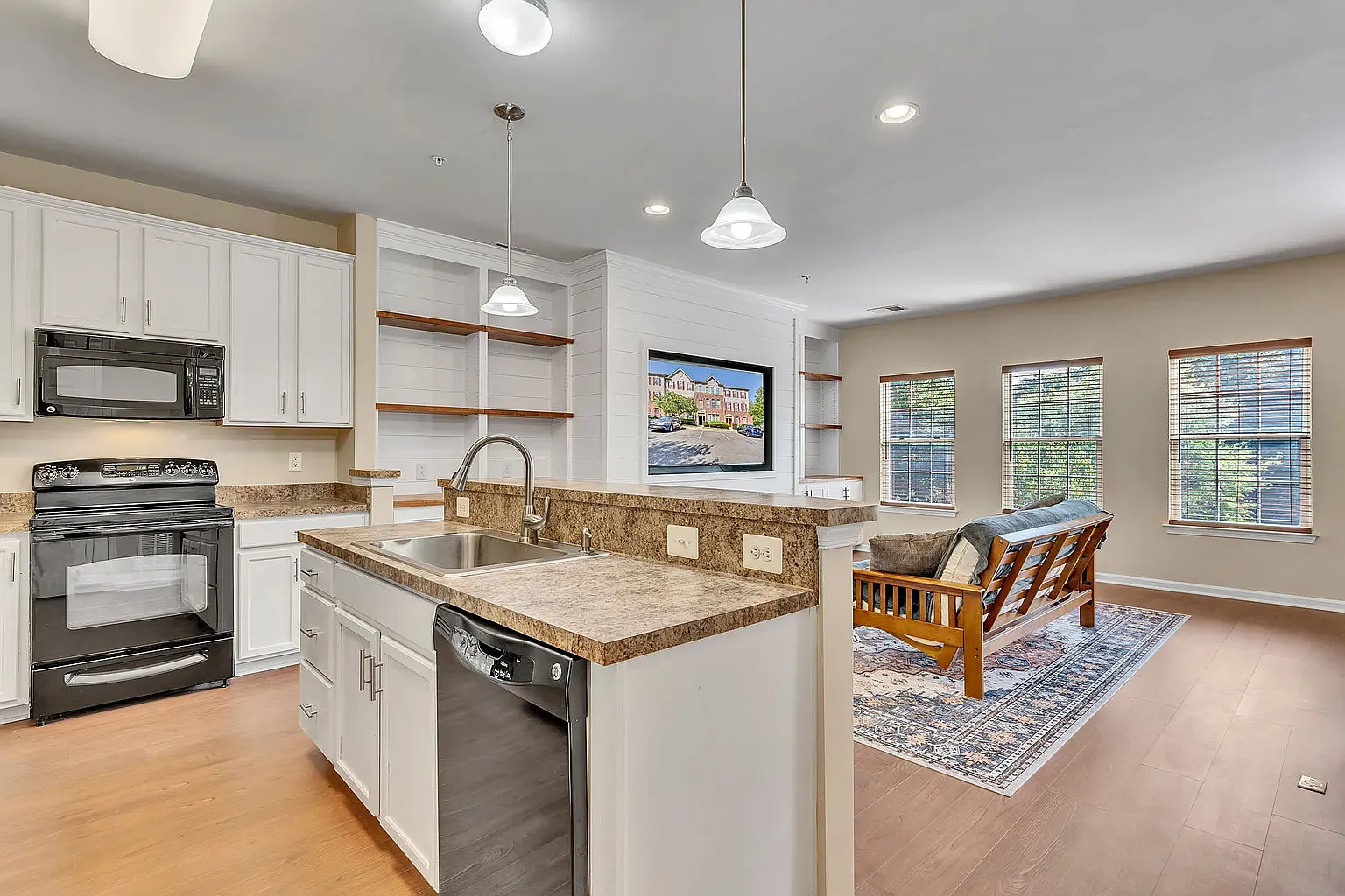 8051 Forest Ridge Dr — Photo 3