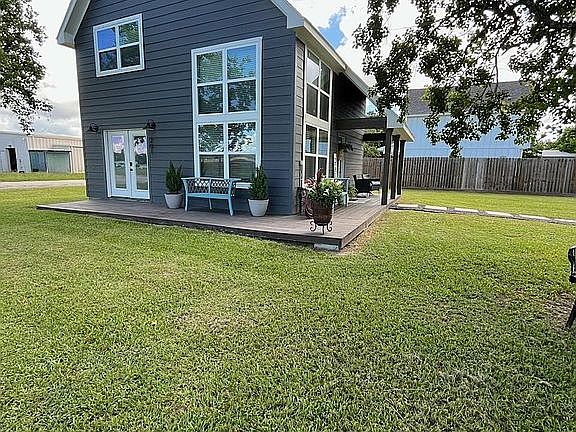 2nd image of 201 S Texas St