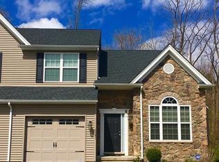 2241 Creekside Dr, Coplay, PA 18037
