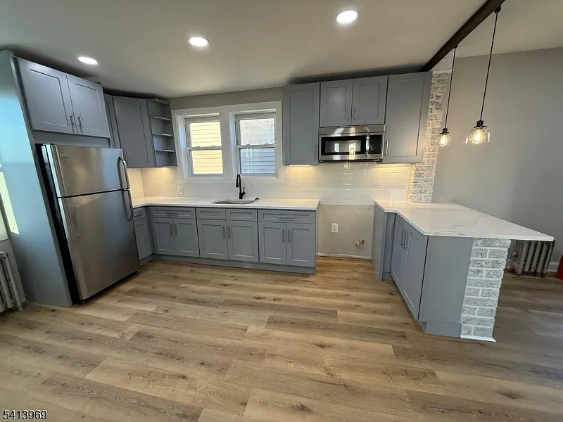 2 bed, 1.0 bath, $2,500 — Photo 3