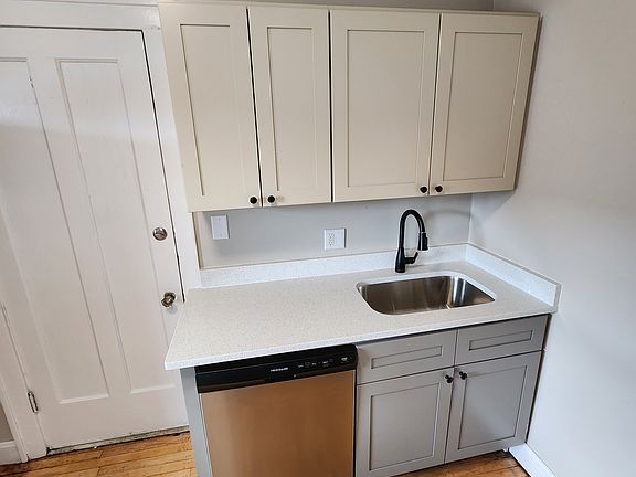 2nd image of 428 W Franklin Ave #428