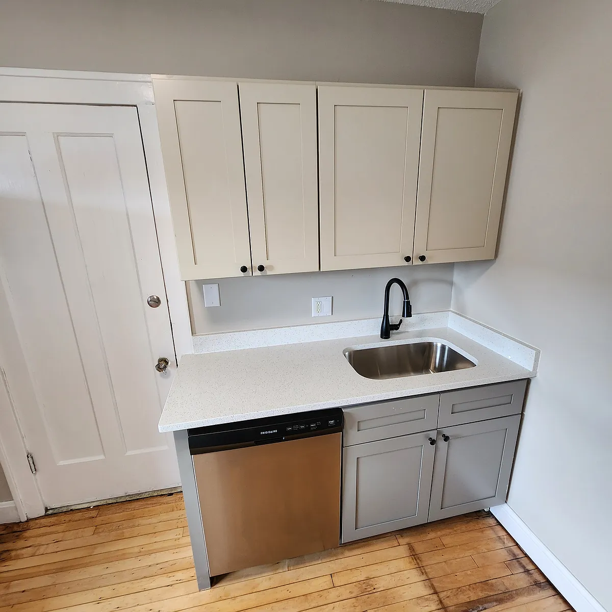 Building Photo - 428 W Franklin Ave #428