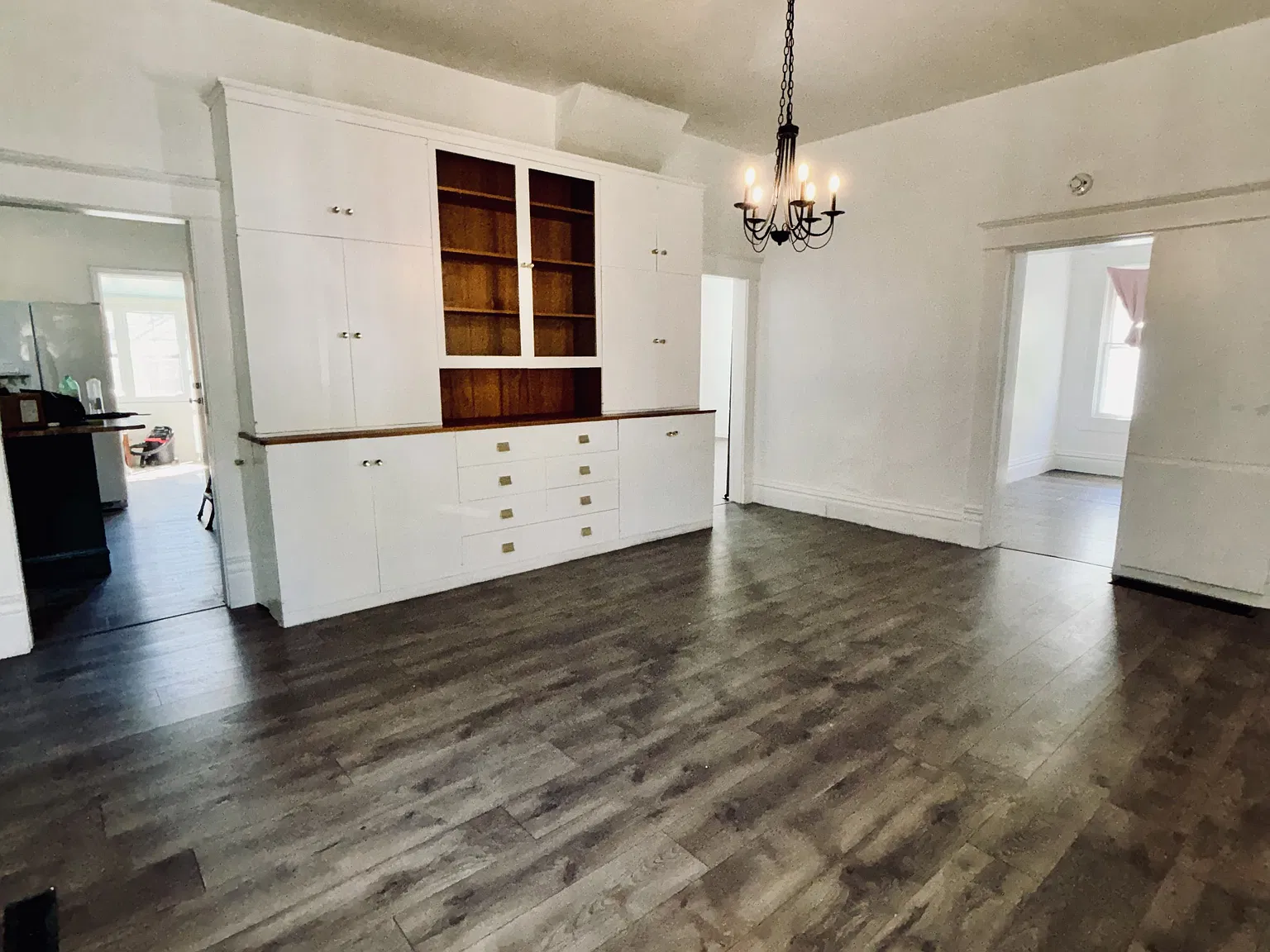 4 Beds 2.5 Baths - House — Photo 3