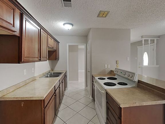 4th image of 1905 Curtis Dr