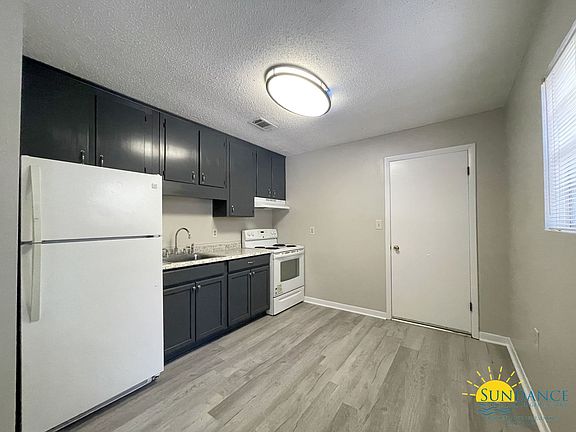 4th image of 803D Sunset Blvd W