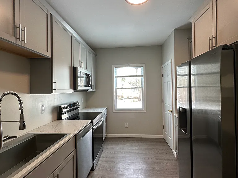 18 Congress Ave — Photo 8