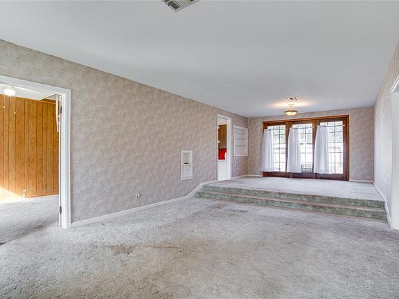 5th image of 2202 W Maine Ave