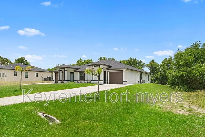3 bed, 2.0 bath, 1194 sqft, $1,650 — Photo 2