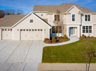 N47W7810 Parkland Rd, Cedarburg, WI 53012