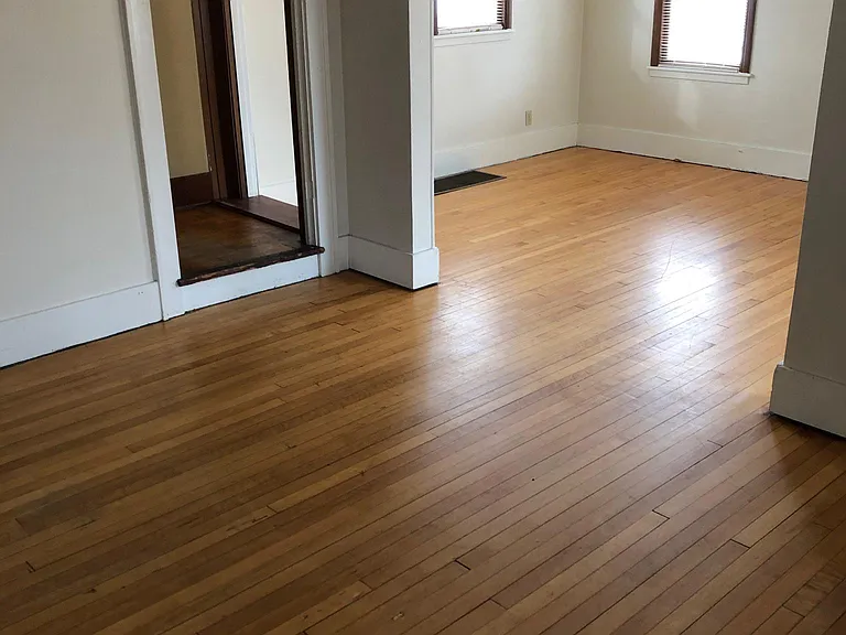 222 N Elm Ave — Photo 2