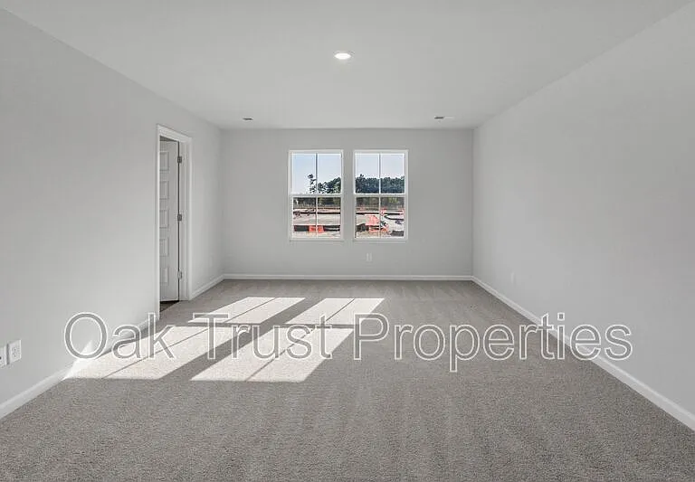 726 Ridgley Dr — Photo 16