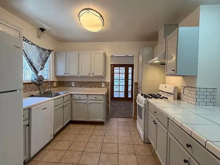 424 Oakmont Dr — Photo 15