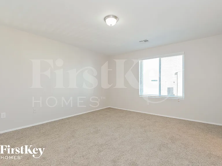 2851 N Fair Oaks Ave — Photo 10