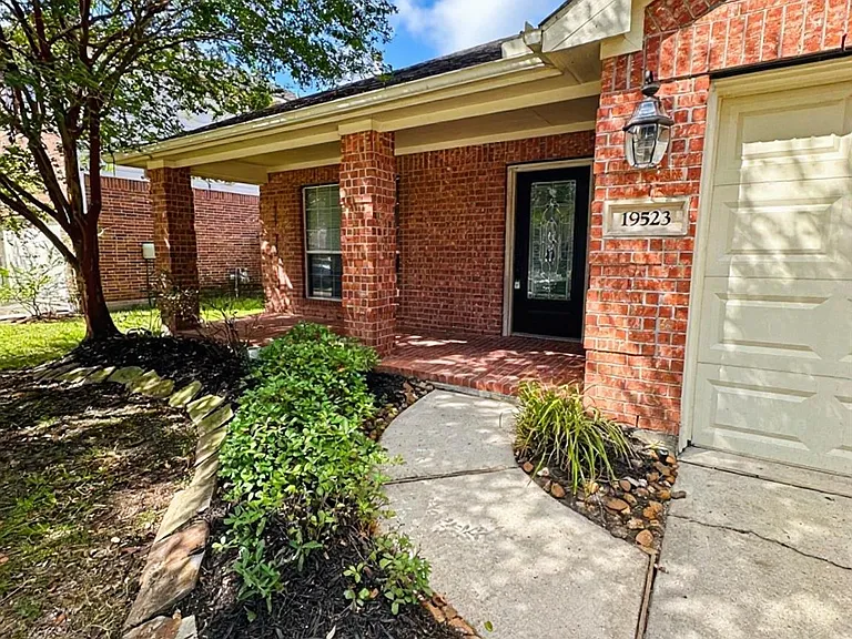 19523 Country Mountain Ct — Photo 1