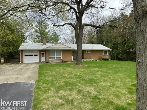 1217 Howe Rd, Burton, MI 48509