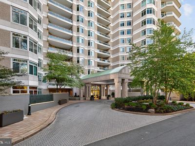 5630 Wisconsin Ave APT 406, Chevy Chase, MD, 20815