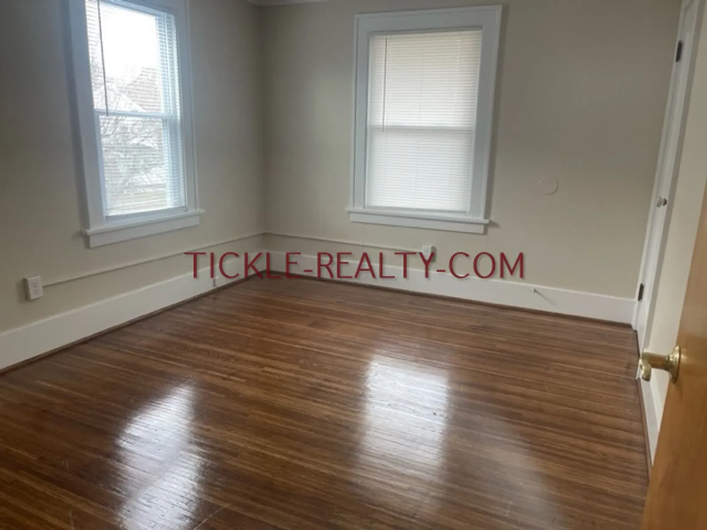 253-255 Rocket St — Photo 4