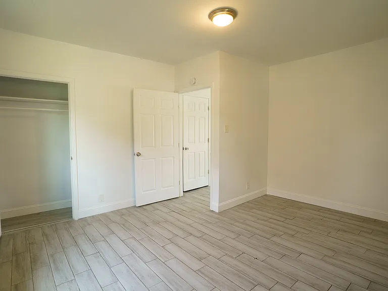 1402 Avenue E — Photo 6