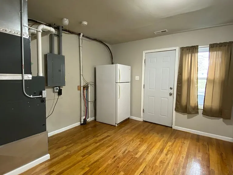 1503 E Bell Ave — Photo 3
