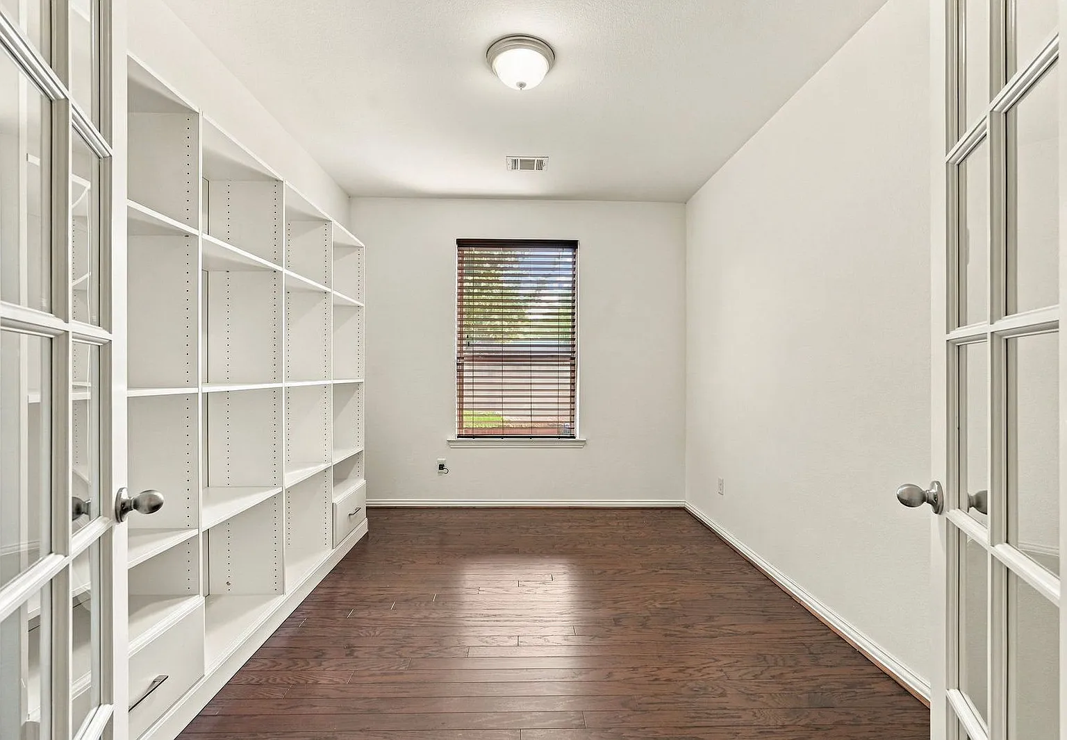 4 bed, 3.0 bath, 2859 sqft, $2,900 — Photo 4