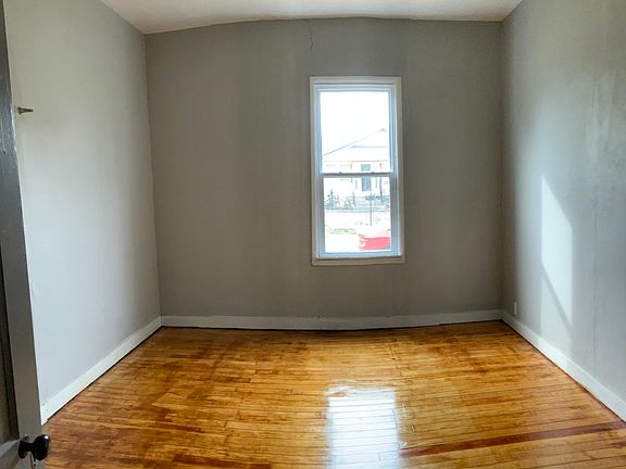 5th image of 1704 Edison Ave