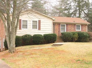 320 Retnuh Dr, Winston Salem, NC 27105