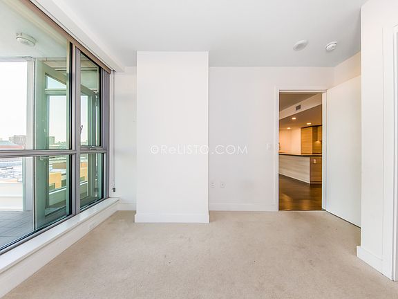 4th image of 728 Long Bridge St #808