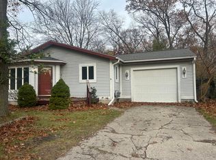 2344 Arbor Ave, Norton Shores, MI 49441
