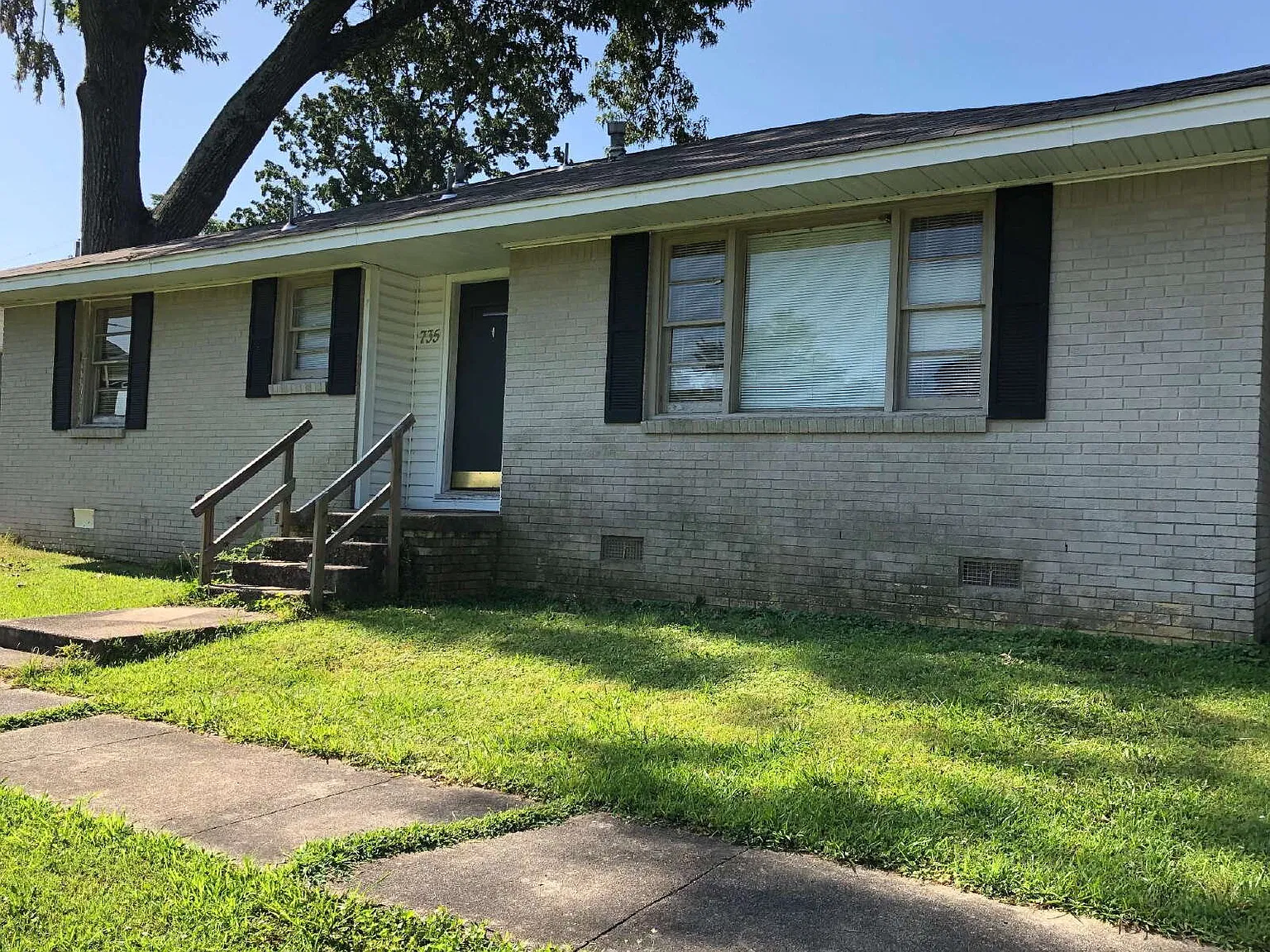 3 bed, 1.5 bath, 1240 sqft, $1,250 — Photo 1