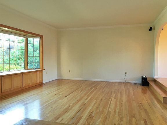 4th image of 5647 Glen Haven Ct