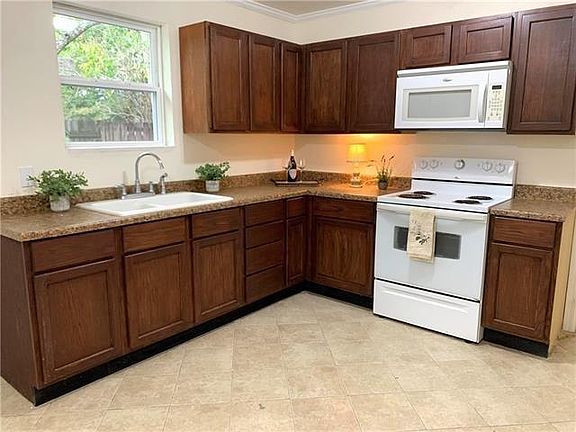 4th image of 352 Oriole Dr