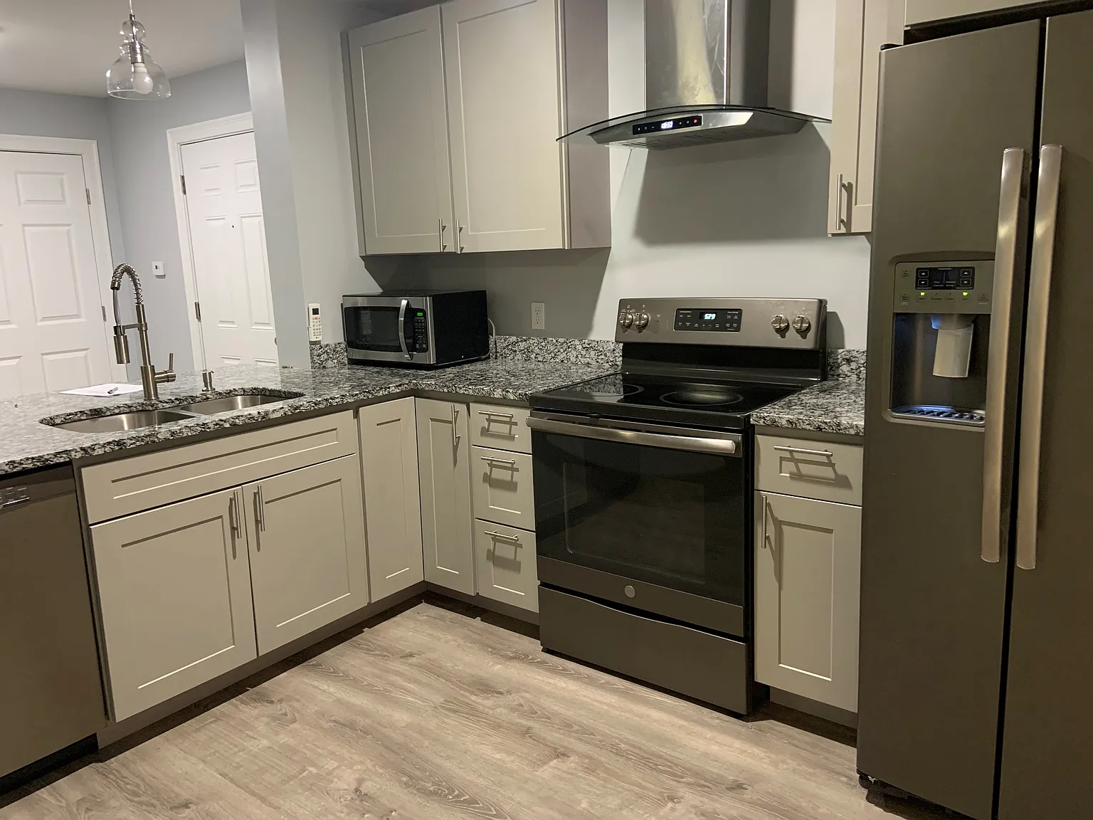 1 bed, 750 sqft, $2,100 — Photo 3