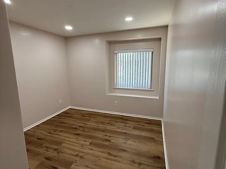 22861 Saticoy St — Photo 10