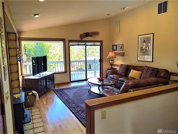 4th image of 550 E Twanoh Falls Dr