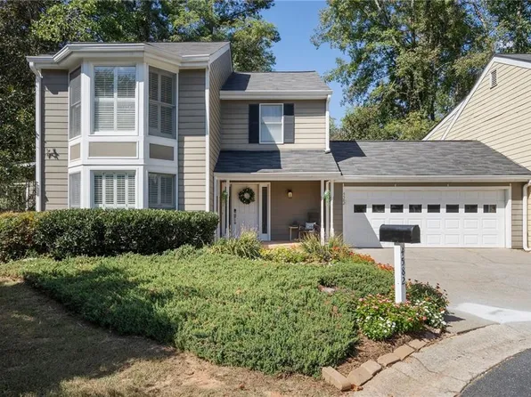4582 Village Oaks Ct, Dunwoody, GA 30338