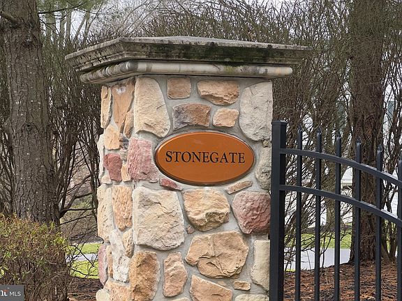 2nd image of 1370 Stonegate Dr