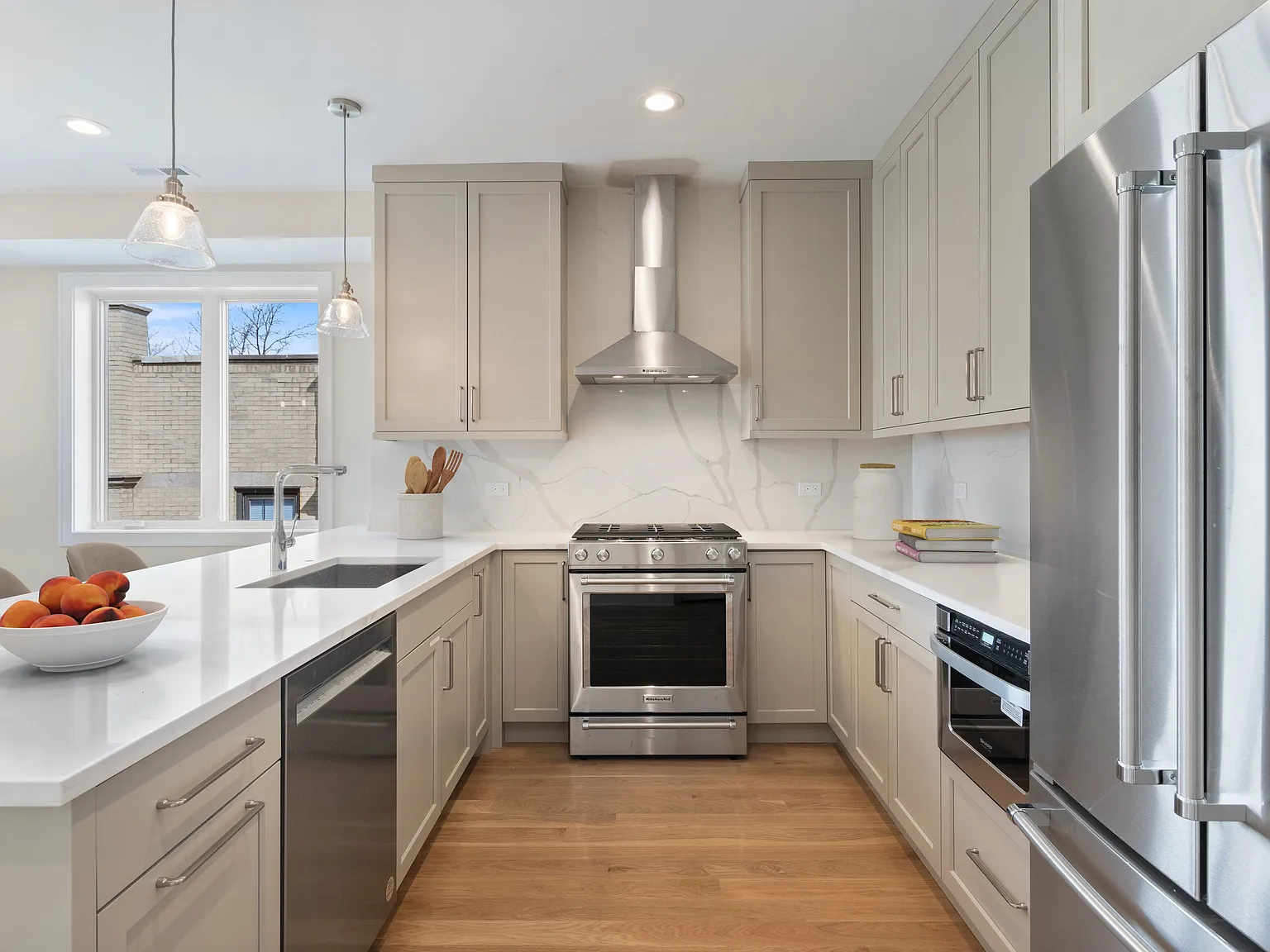 4861 N Hermitage Ave — Photo 4