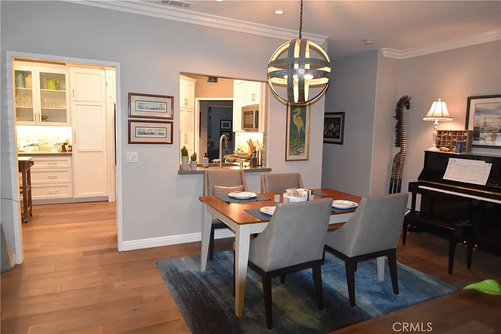 2 bed, 1387 sqft, $4,000 — Photo 4