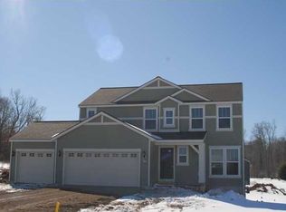 2814 N Saddle Ridge Ct NE, Rockford, MI 49341