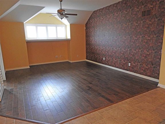 5th image of 9029 Crestview Dr
