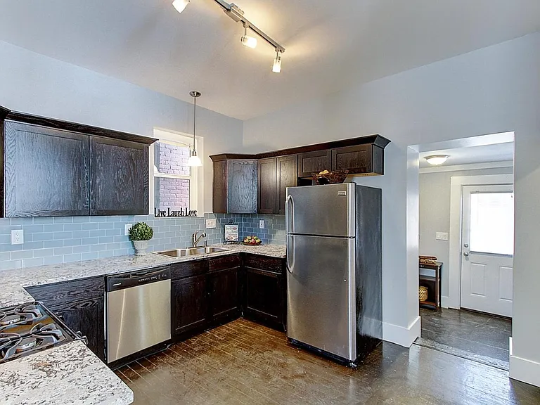 504 W 8the Ave — Photo 24