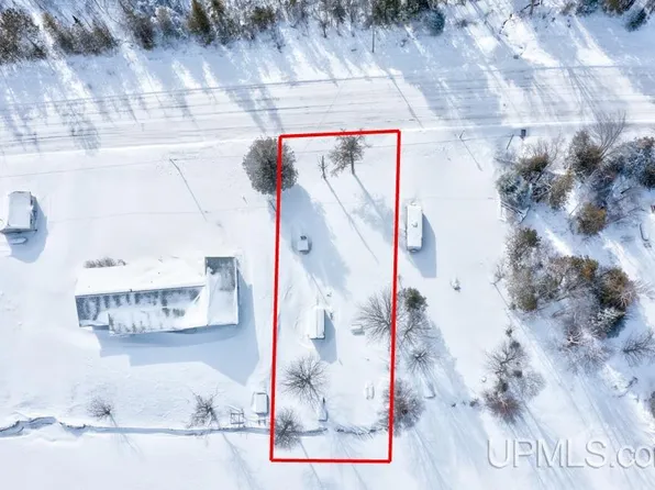 2260 W Co Rd #432, Gulliver, MI 49840