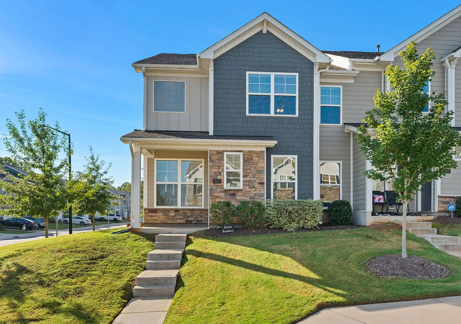 Available Now! Spacious And Bright 3 Bedroom & 3 Full Bathroom Townhome! — Photo 1