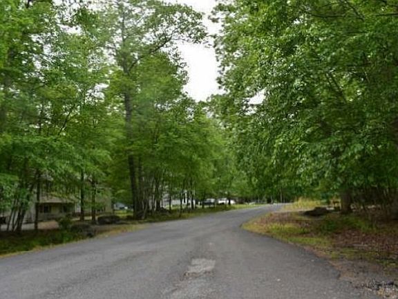 Exterior Neighborhood (street photo)