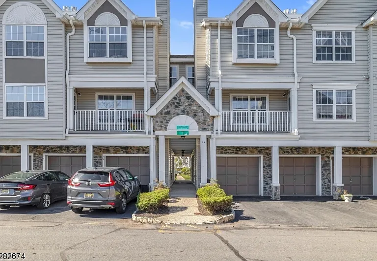 125 Inverness Dr — Photo 2