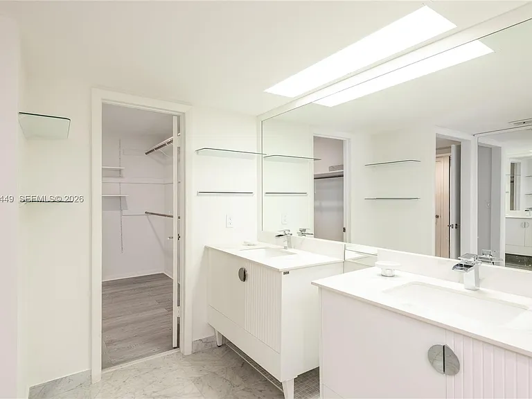 600 Grapetree Dr #8FS — Photo 17