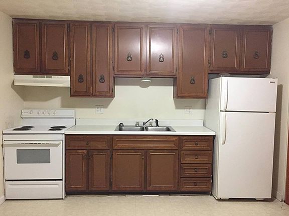 3rd image of 104 N Pecan St APT 16