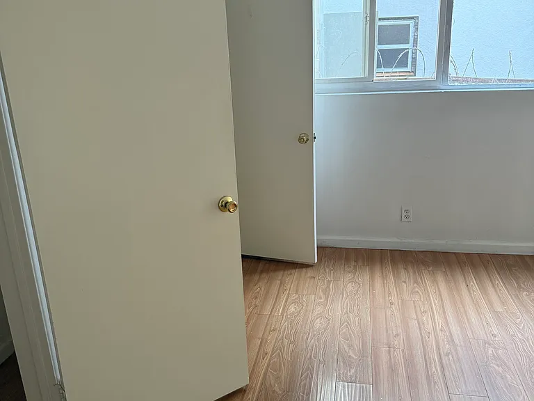 655 N Lucerne Blvd #4 — Photo 9