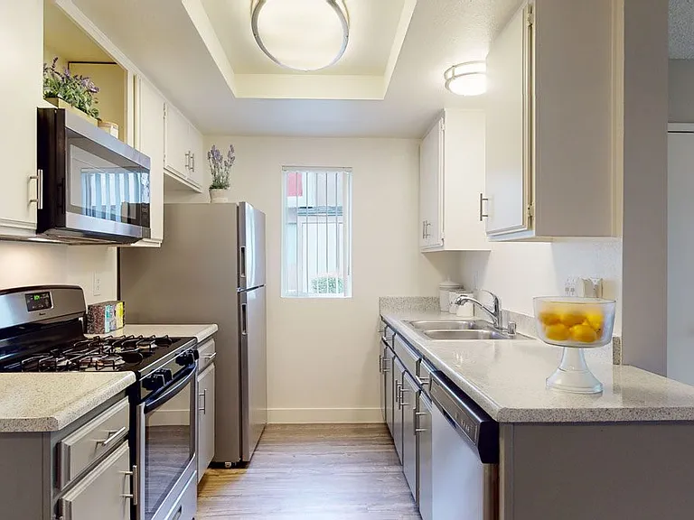Hillside Village Apartments — Photo 4